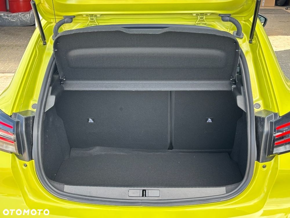 Peugeot 208 - 12