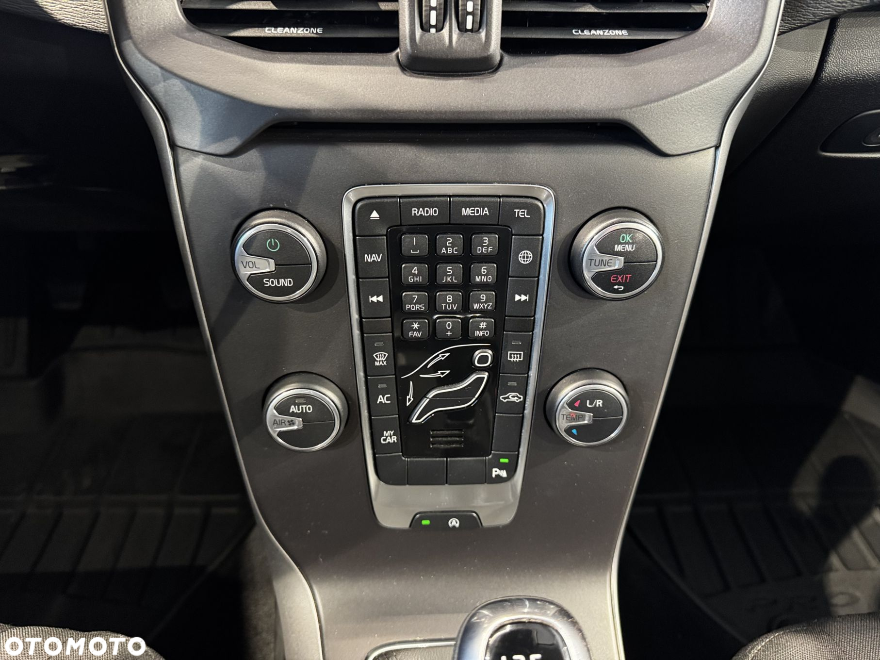 Volvo V40 - 22