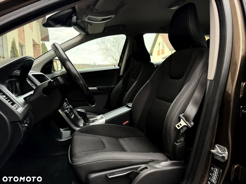 Volvo XC 60 D4 Drive-E Momentum - 22