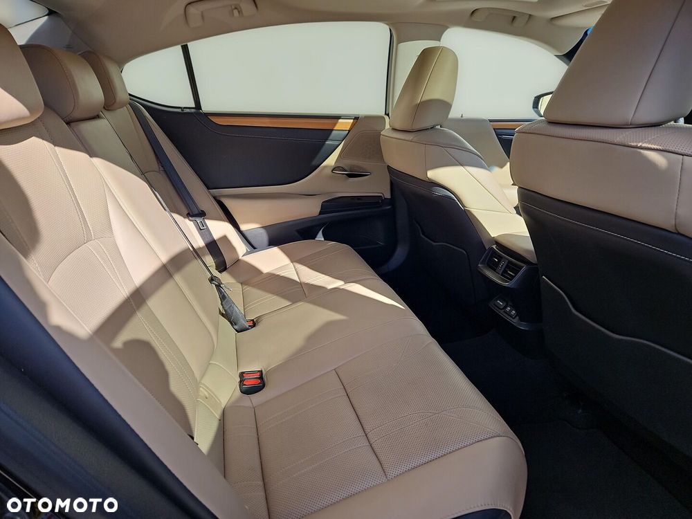 Lexus ES 300h Prestige - 24