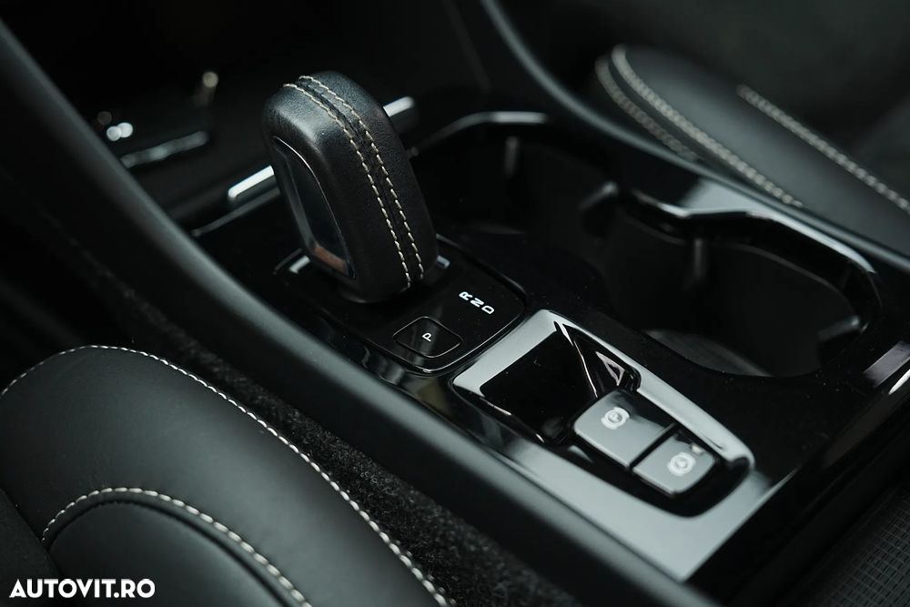 Volvo XC 40 T5 Recharge DKG RDesign Expression - 34