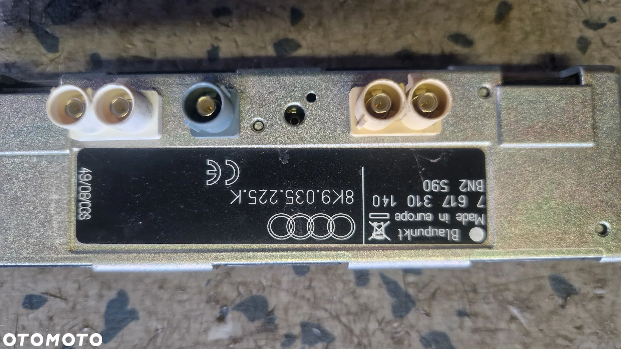AUDI A4 B8 WZMACNIACZ ANTENY 8K9035225K - 2