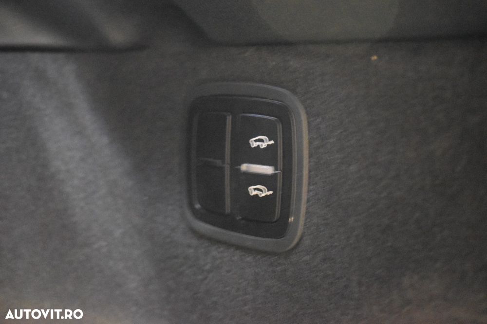 Porsche Macan S - 30