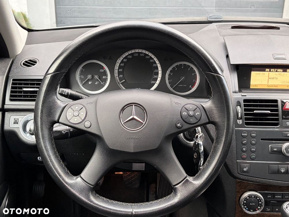 Mercedes-Benz Klasa C 180 Kompressor BlueEFFICIENCY Elegance - 24