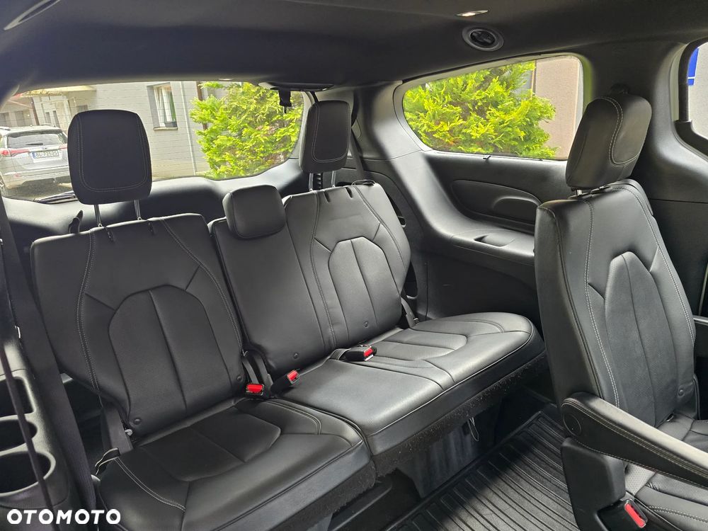 Chrysler Pacifica - 17