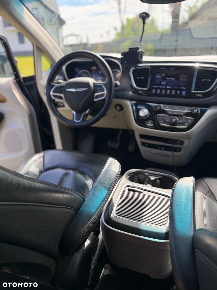Chrysler Pacifica - 18