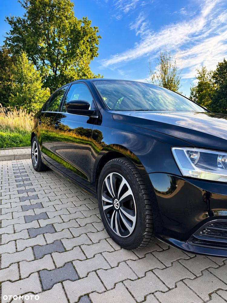 Volkswagen Jetta - 4
