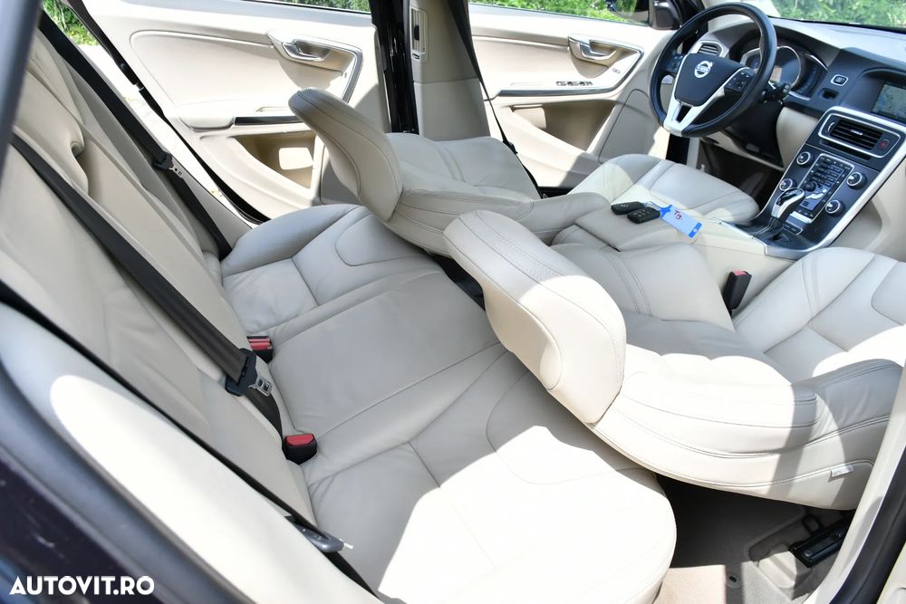 Volvo V60 D6 Plug-In-Hybrid AWD Geartronic Summum - 26