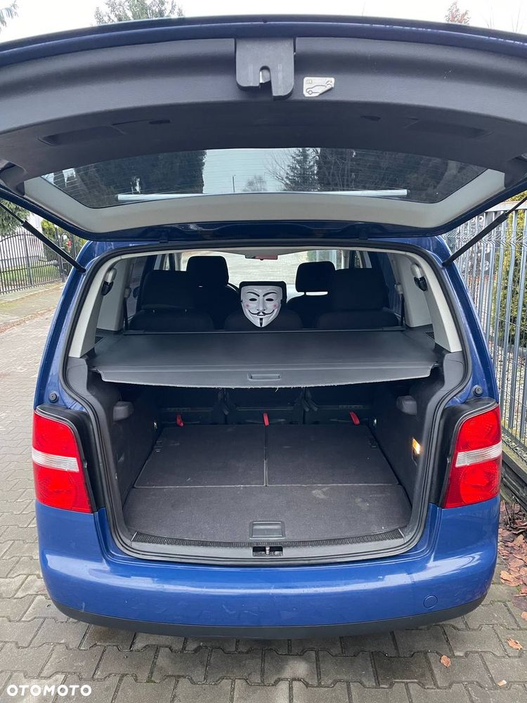 Volkswagen Touran 1.9 TDI Conceptline DSG - 36