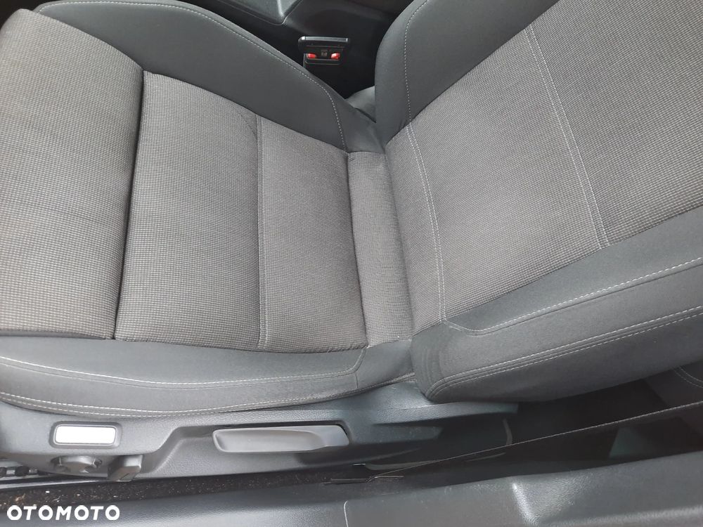 Volkswagen Passat 2.0 TDI SCR Comfortline - 14