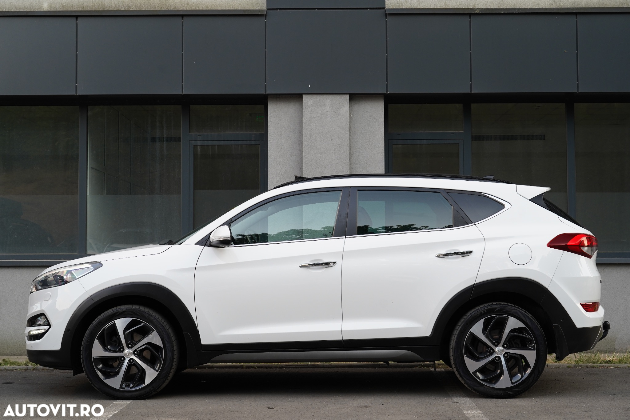 Hyundai Tucson 2.0 CRDI 4WD 6AT Luxury Pack+ - 23