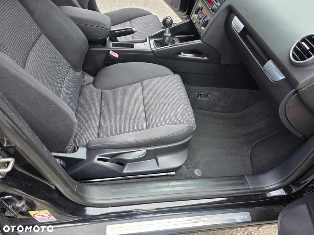 Audi A3 Sportback 2.0 FSI Ambiente - 4