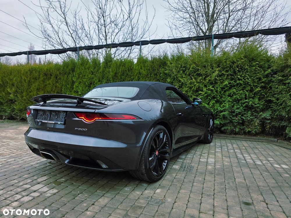 Jaguar F-Type P300 R-Dynamic - 6