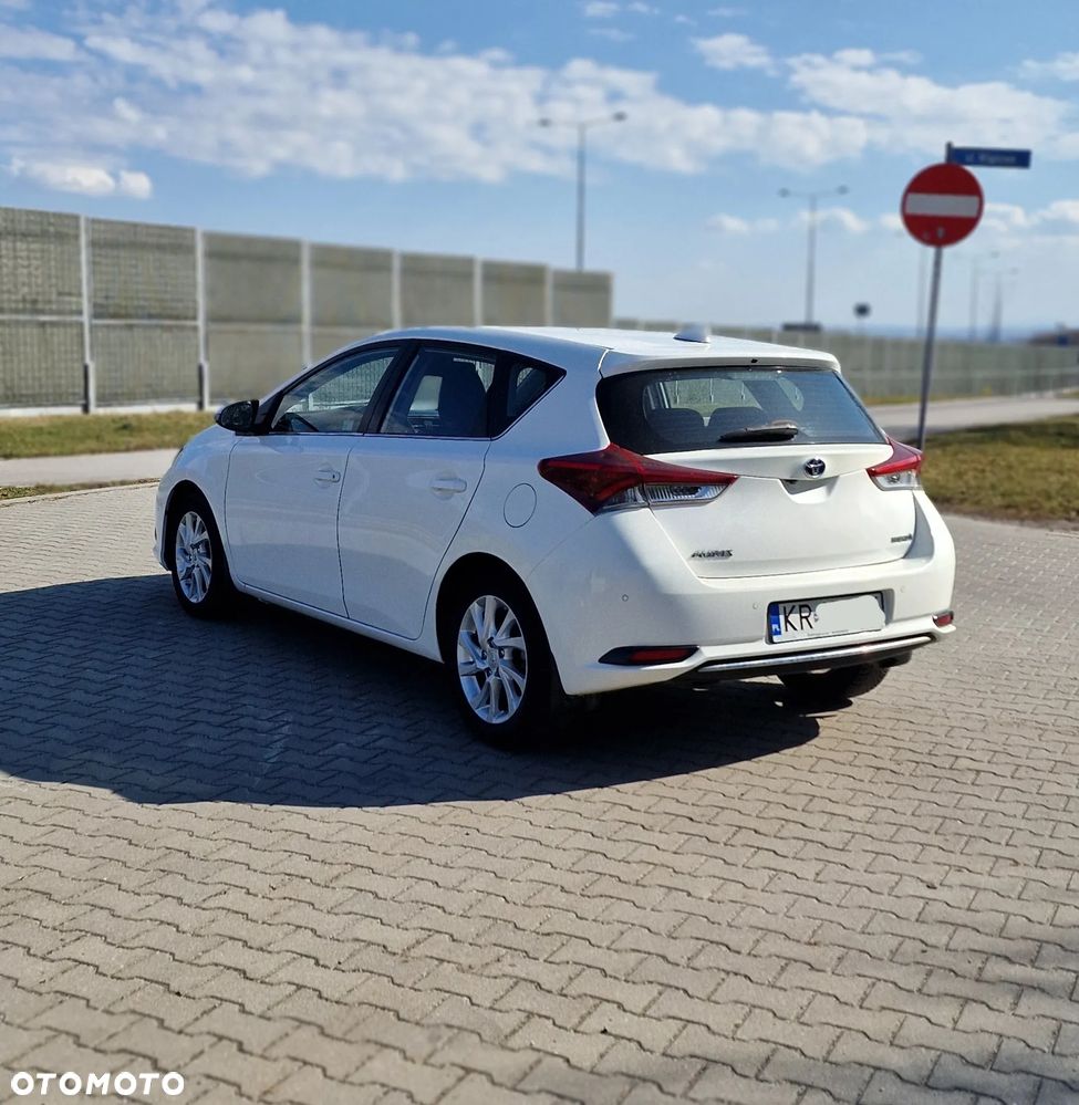 Toyota Auris Hybrid 135 Premium - 4