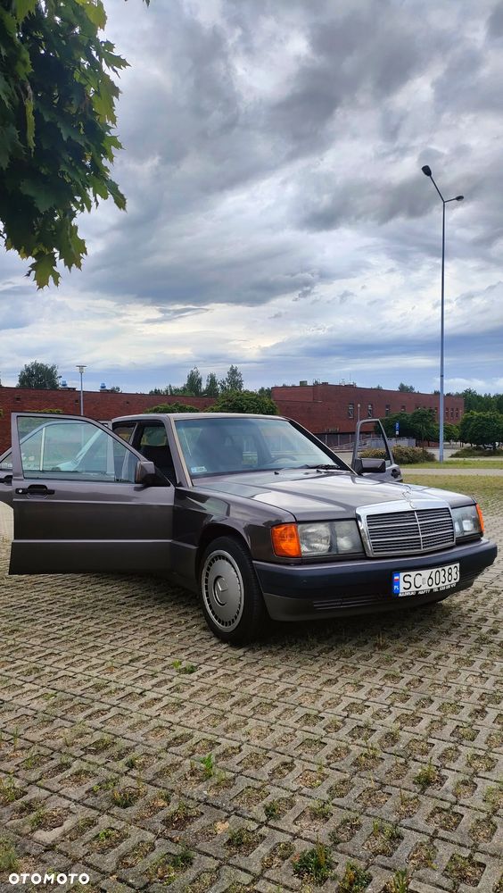 Mercedes-Benz W201 (190) - 12