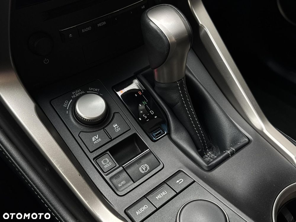 Lexus NX 300h Elite 2WD - 28