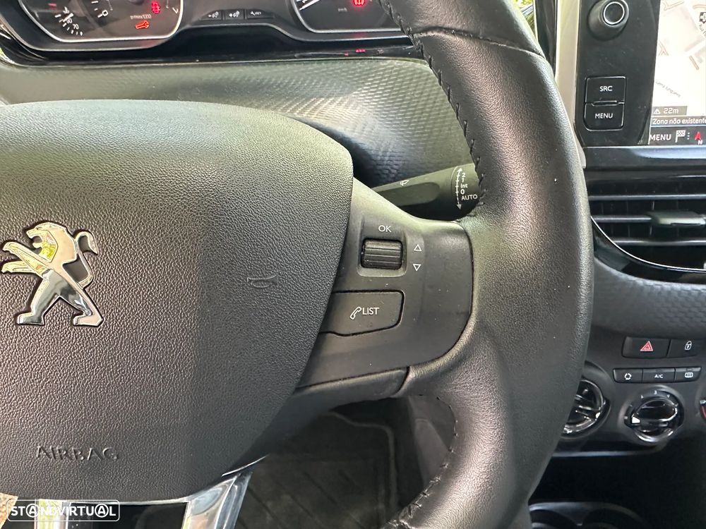 Peugeot 208 1.2 PureTech Signature - 31
