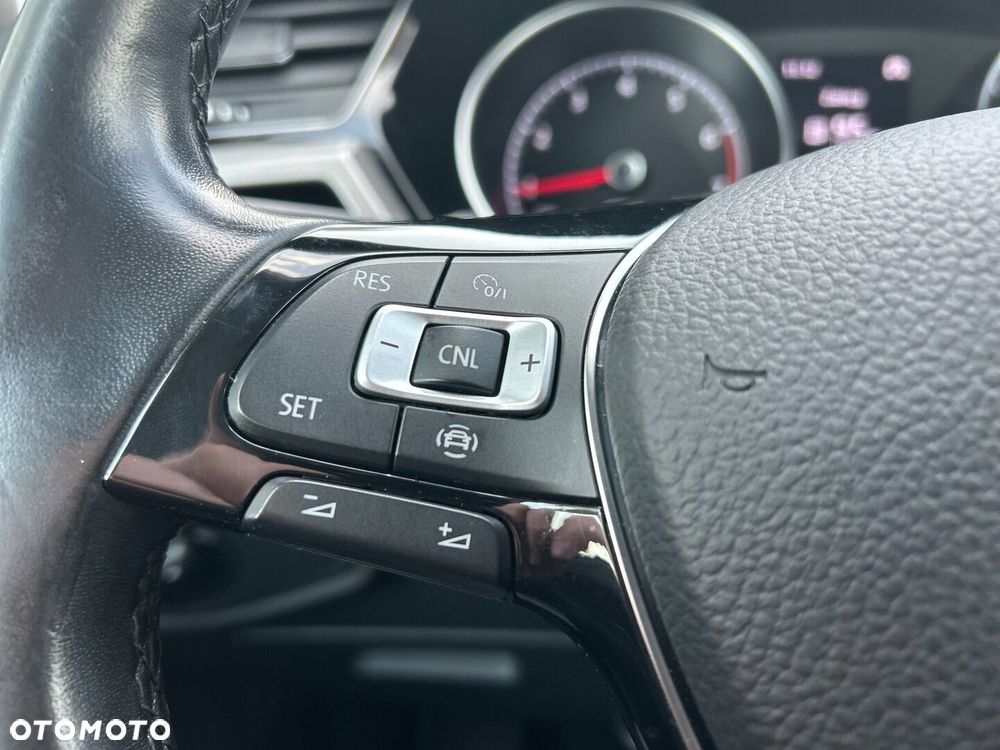 Volkswagen Touran 1.5 TSI EVO Comfortline - 24