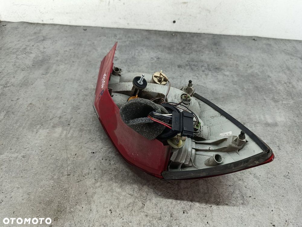 LAMPA TYLNA PRAWA  FABIA II 5J6945096 5J6945112 VP7SWX-13404 VP7SWX-13A602 - 9