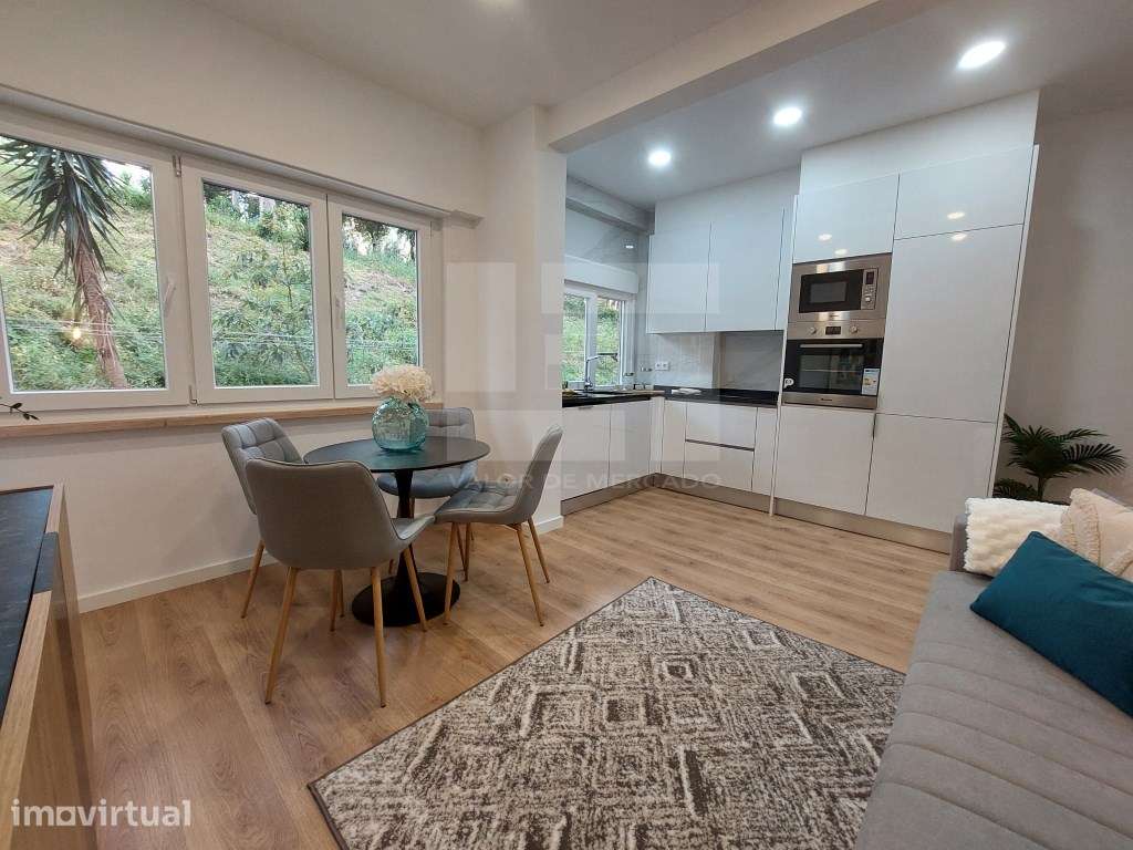 Apartamento T2 recuperado em Benfica, Lisboa, com 62m² e elevador. - Grande imagem: 2/17