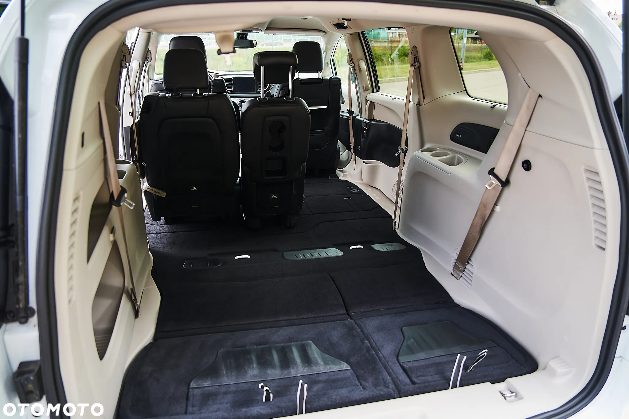 Chrysler Pacifica - 32