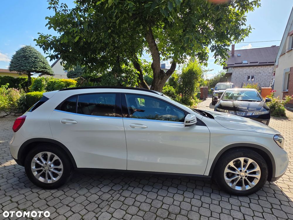 Mercedes-Benz GLA - 32