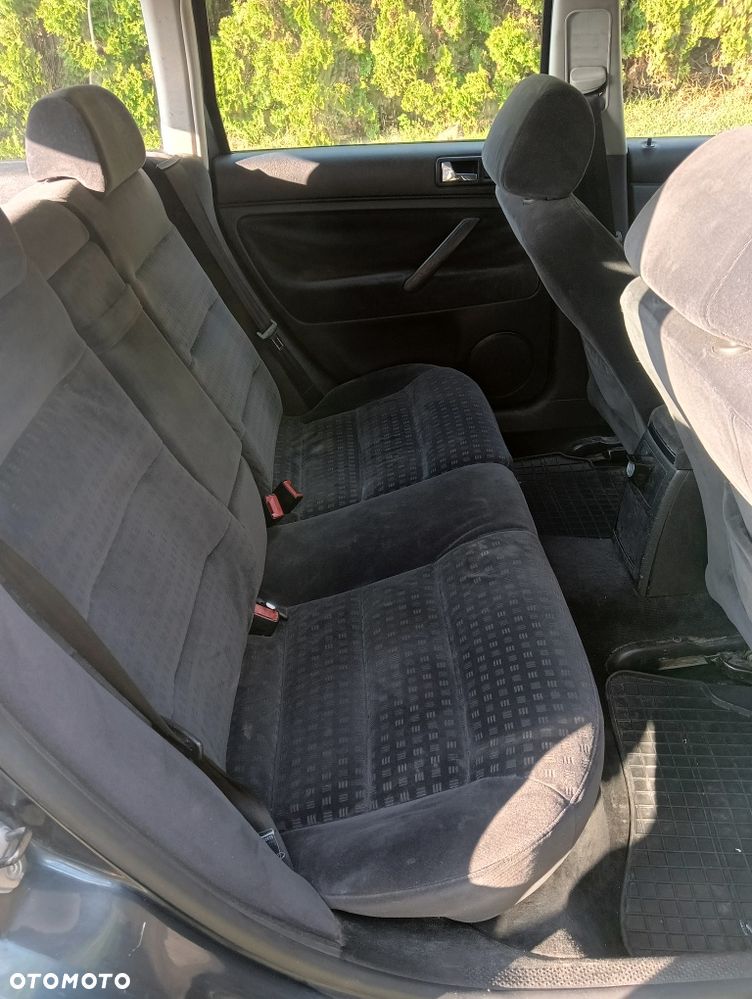 Volkswagen Passat - 8