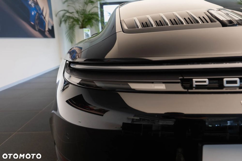 Porsche 911 Carrera 4S - 36