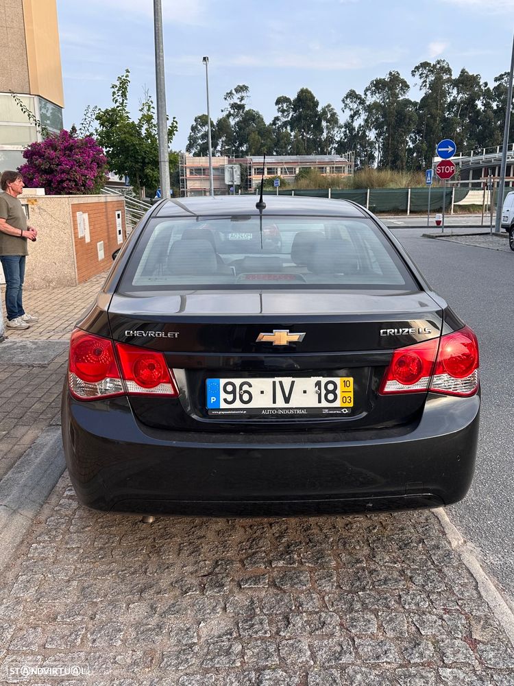 Chevrolet Cruze 1.6 LS - 2
