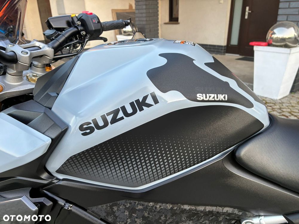 Suzuki GSX - 8