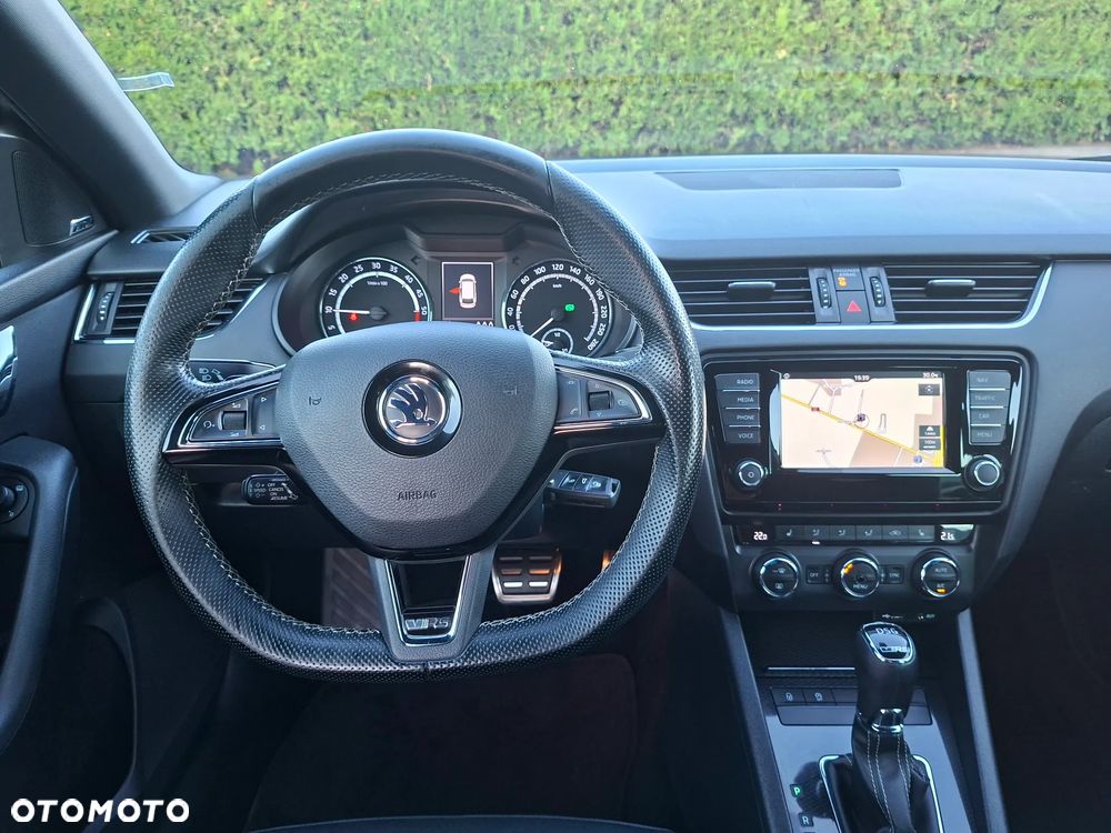 Skoda Octavia 2.0 TDI DSG RS - 22