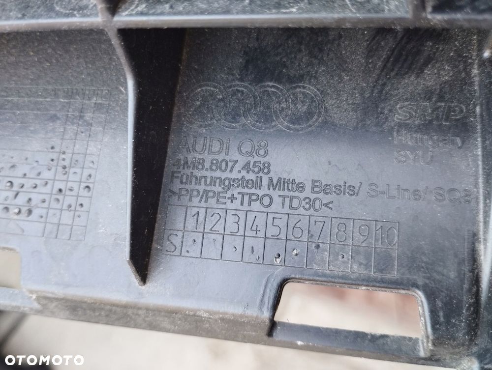 Ślizg zderzaka tył Audi Q8 4M8 4M8807458 - 6