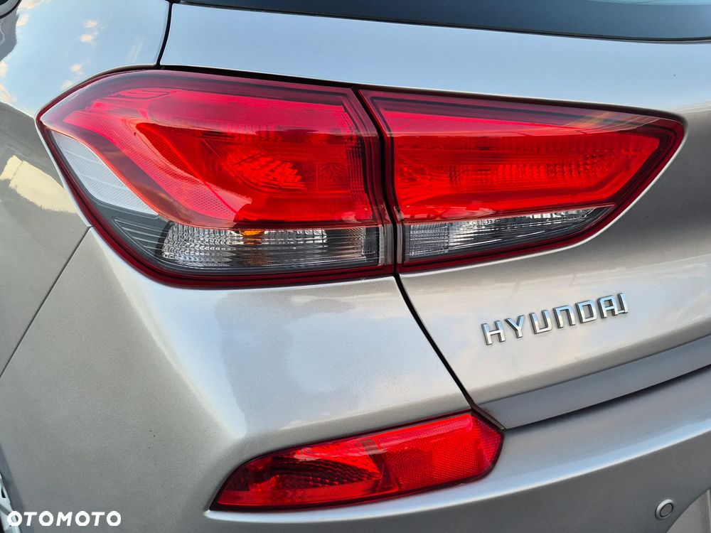 Hyundai i30 1.4 Premiere Comfort - 27