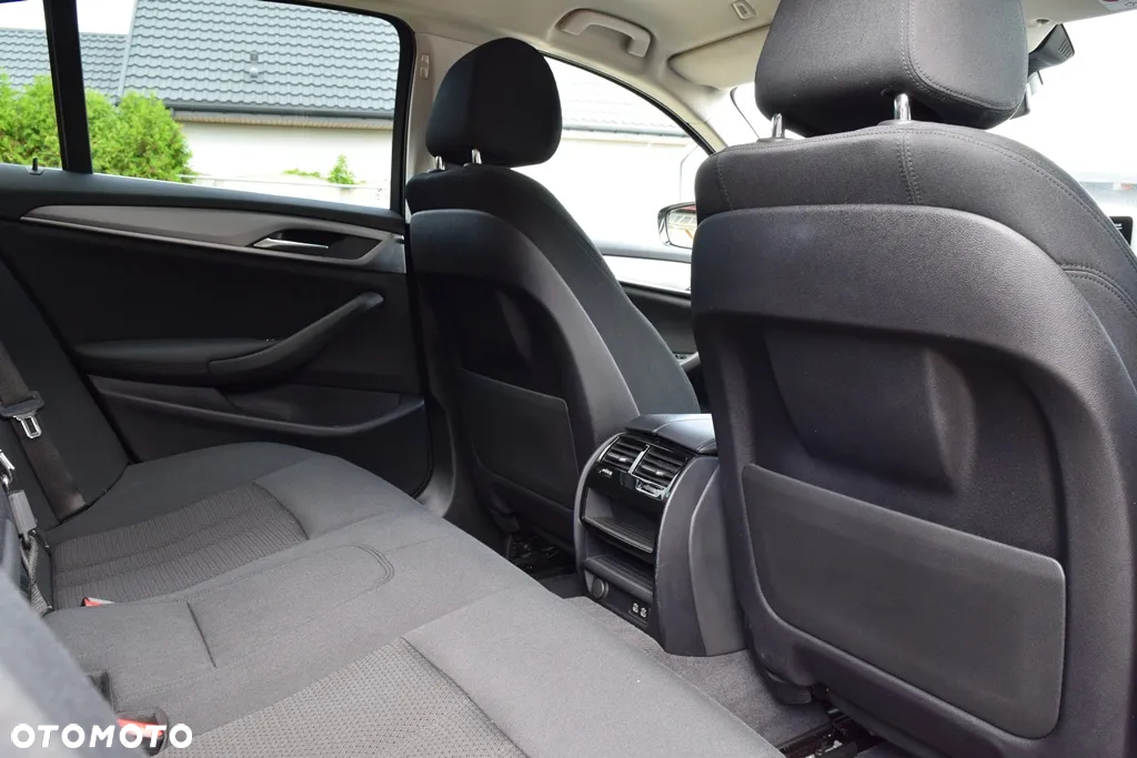 BMW Seria 5 520d Efficient Dynamics - 31