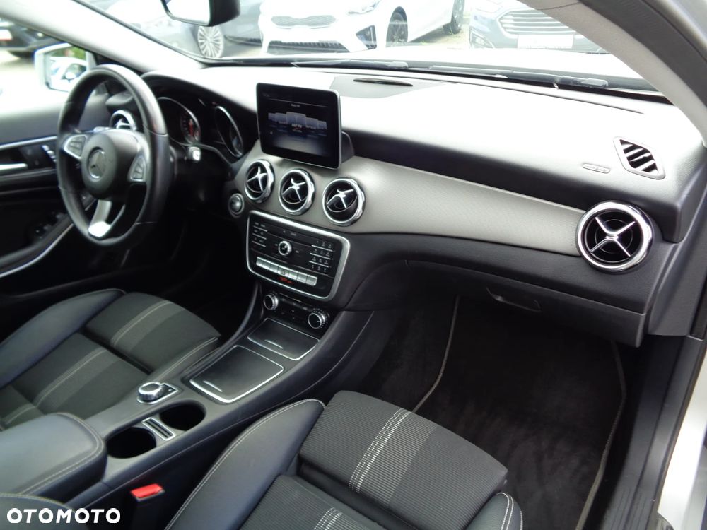 Mercedes-Benz GLA 180 7G-DCT Activity Edition - 25