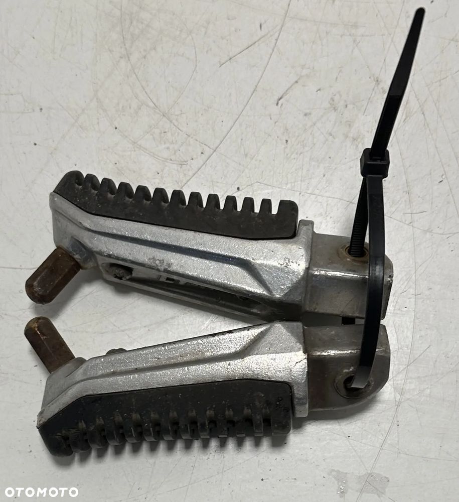 Keeway RKS 125 Podnóżki Kierowcy - 2