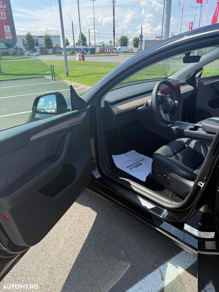 Tesla Model Y Long Range Dual Motor AWD - 11
