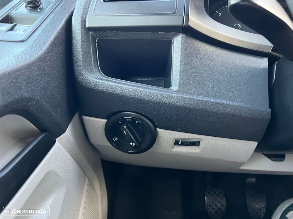 VW Transporter 9 LUGARES - 27