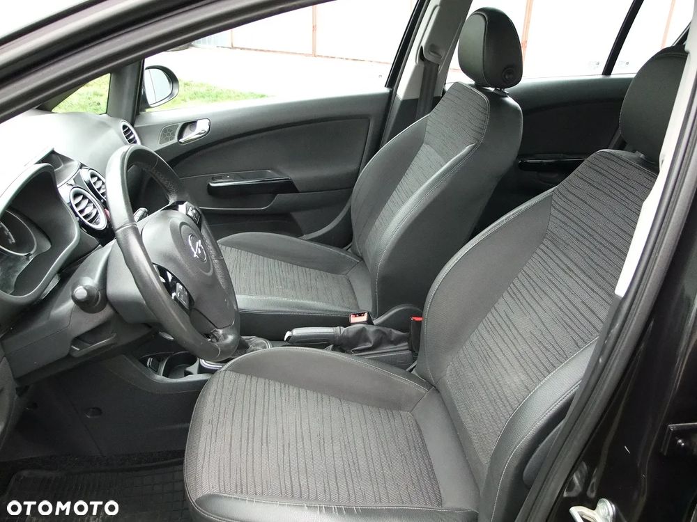 Opel Corsa 1.2 16V Cosmo - 12