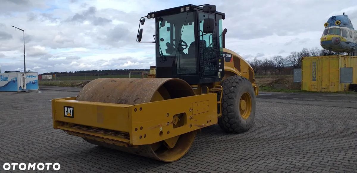 Caterpillar Walec wibracyjny CATERPILLAR CS 64 B - 1