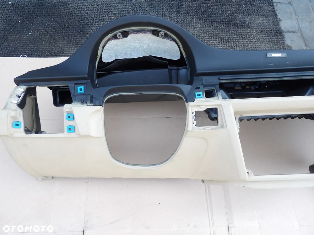 BMW - E90* - DESKA ROZDZIELCZA - KOKPIT - KONSOLA - BEZ KUBKÓW - BEZ NAWIGACJI - PODUSZKA KIEROWCY - PASAŻERA - NAPINACZE - DEMONTAŻ - ORYGINAŁ -  7155203 - 3