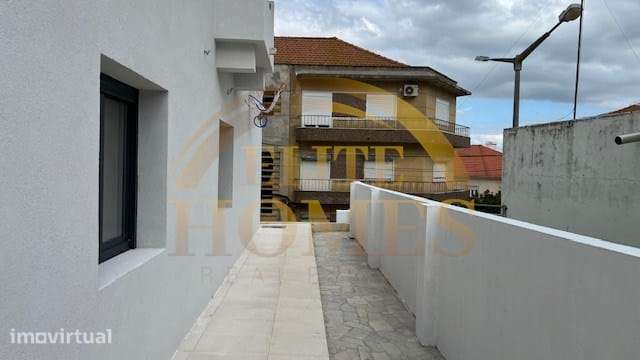 Moradia T3 totalmente reconstruída no centro de Almada — onde o design - Grande imagem: 5/44