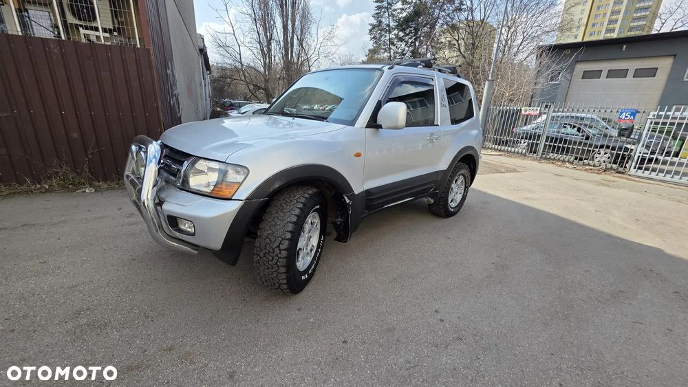 Mitsubishi Pajero - 2