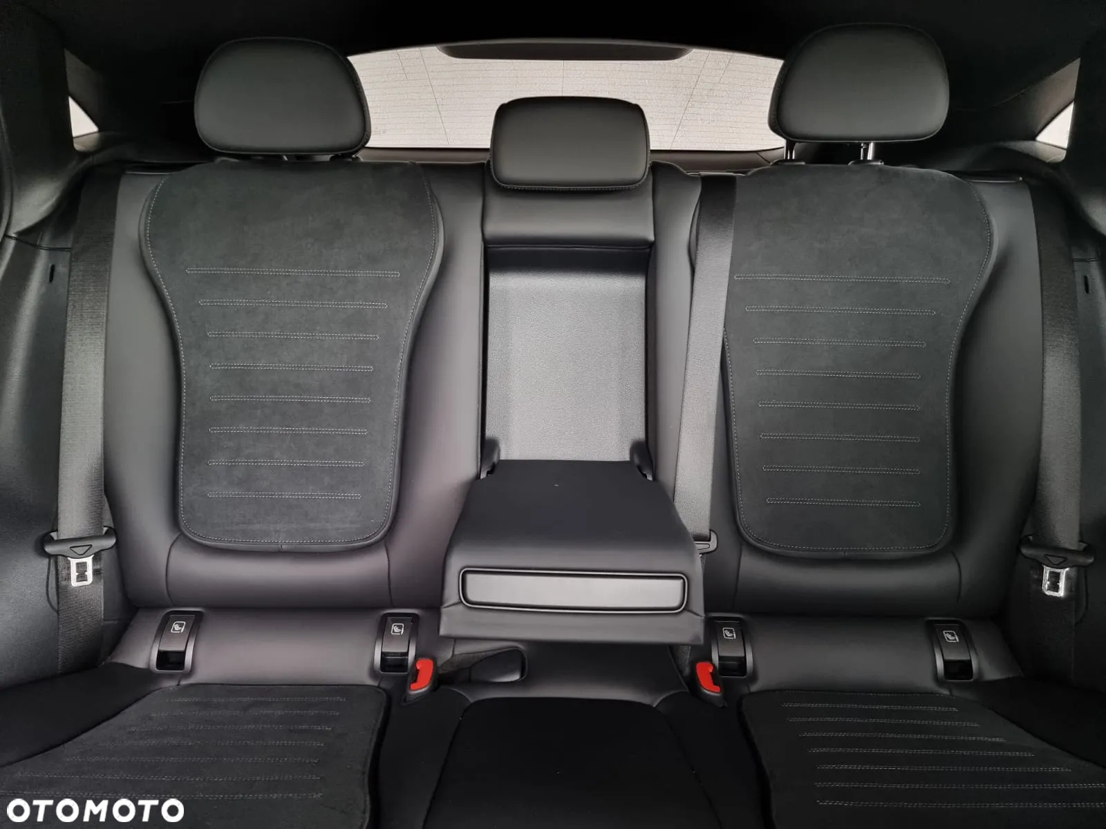 Mercedes-Benz GLC - 27