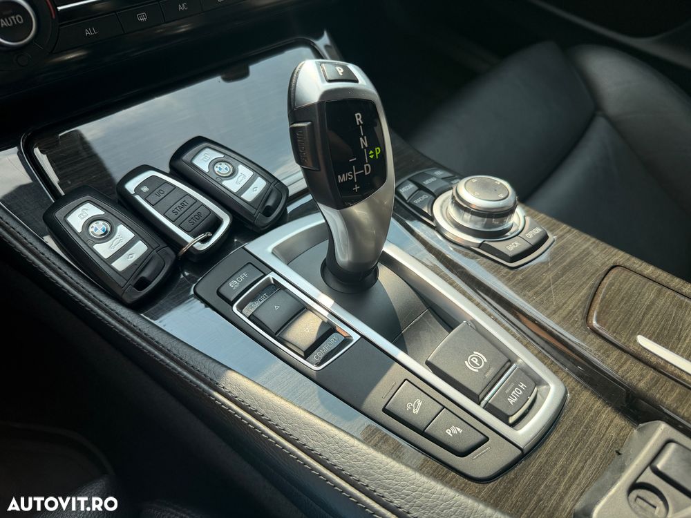 BMW Seria 5 525d xDrive - 15