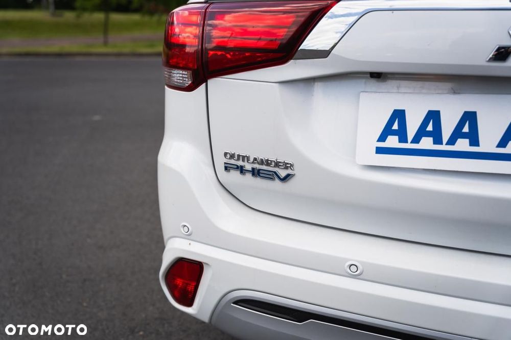 Mitsubishi Outlander - 12