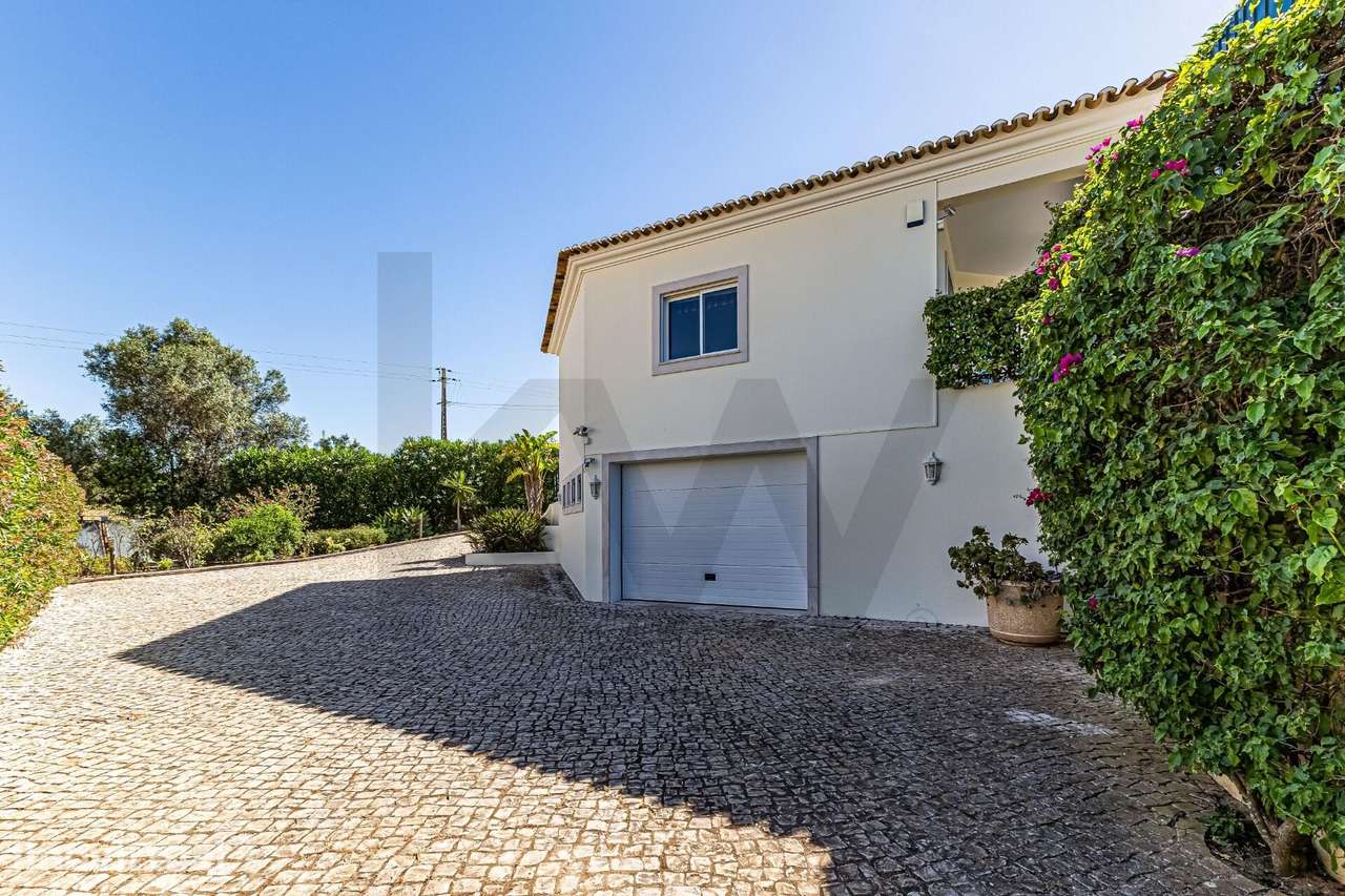 Moradia T5 isolada com Piscina, Garagem e Amplos Salões no Algarve - Grande imagem: 3/54