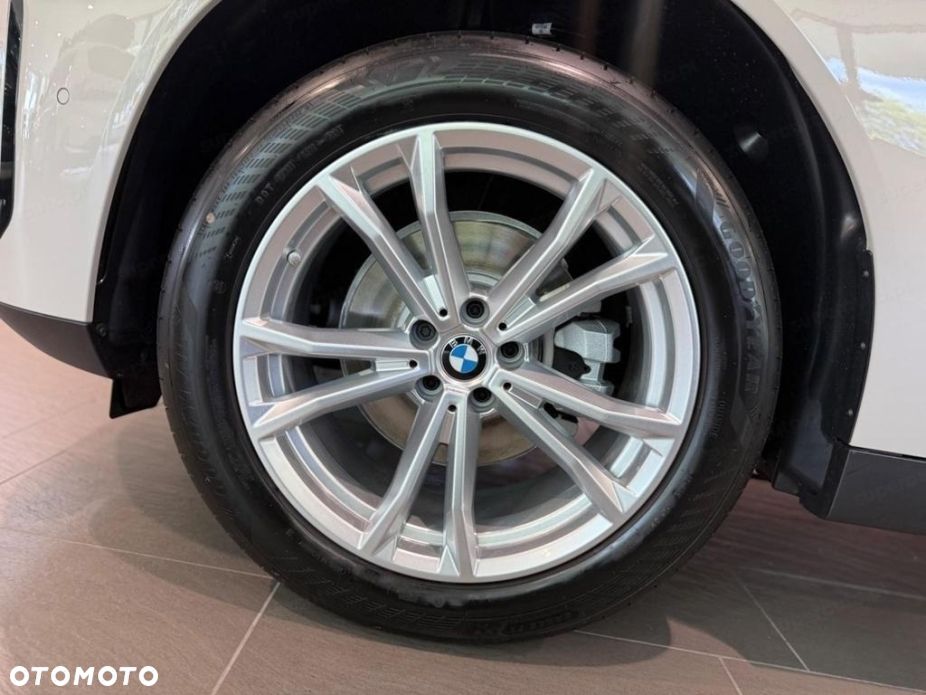 BMW X3 xDrive20 mHEV - 15
