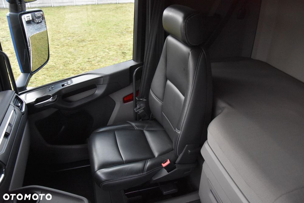 Scania R450 3-OSIOWA / OŚ SKRĘTNA / FIRANA 8.2M / 20 EUROPALET/ NAVI / SKÓRY / RETARDER / KLIMA POSTOJOWA / CAŁA NA PODUSZKACH / WINDA DHOLLANDIA/ AUTOMAT / STAN IDEALNY !! - 30