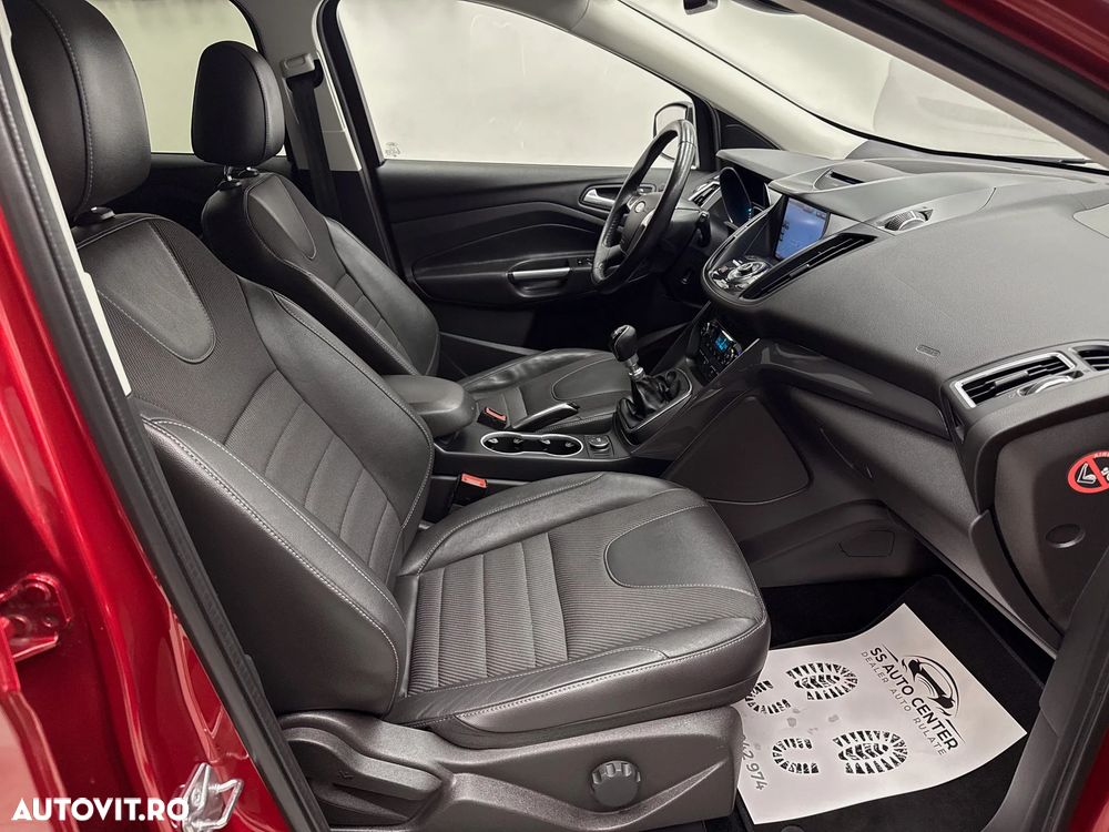 Ford Kuga 1.5 EcoBoost 2x4 Titanium - 16